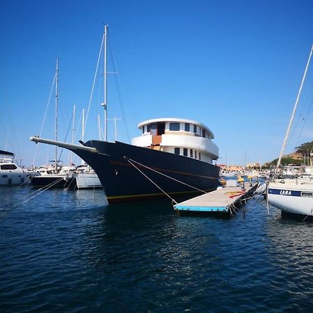 Classic Yacht Yanika Yachting Watersport Ets Villaputzu Zewnętrze zdjęcie