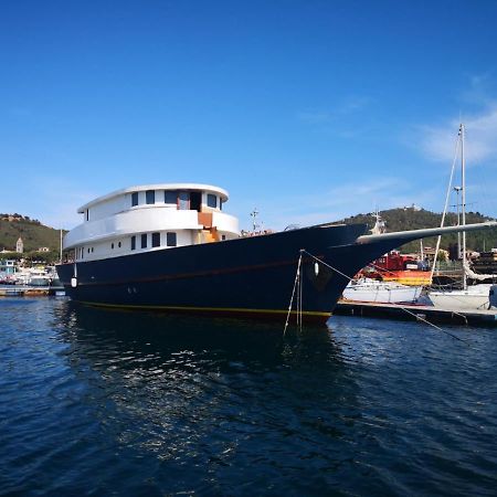 Classic Yacht Yanika Yachting Watersport Ets Villaputzu Zewnętrze zdjęcie
