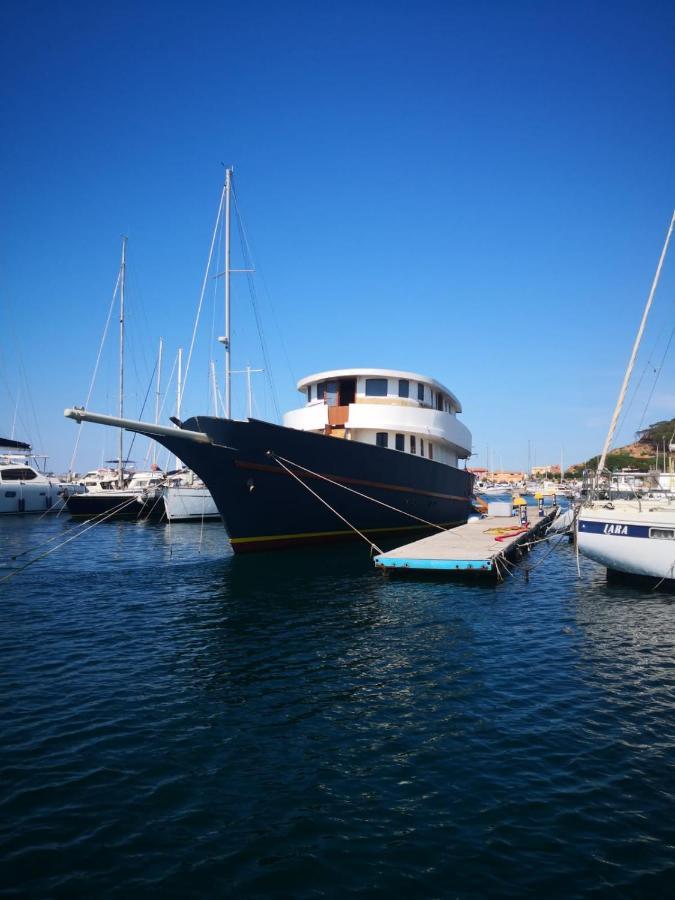 Classic Yacht Yanika Yachting Watersport Ets Villaputzu Zewnętrze zdjęcie