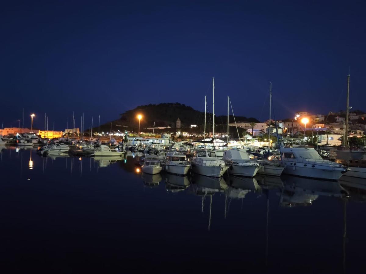 Classic Yacht Yanika Yachting Watersport Ets Villaputzu Zewnętrze zdjęcie
